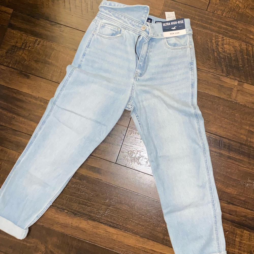 New With Tags Hollister Mom Jeans